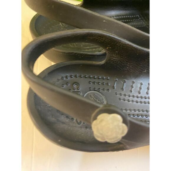 Crocs black slipper size 7 rosette - Picture 3 of 4